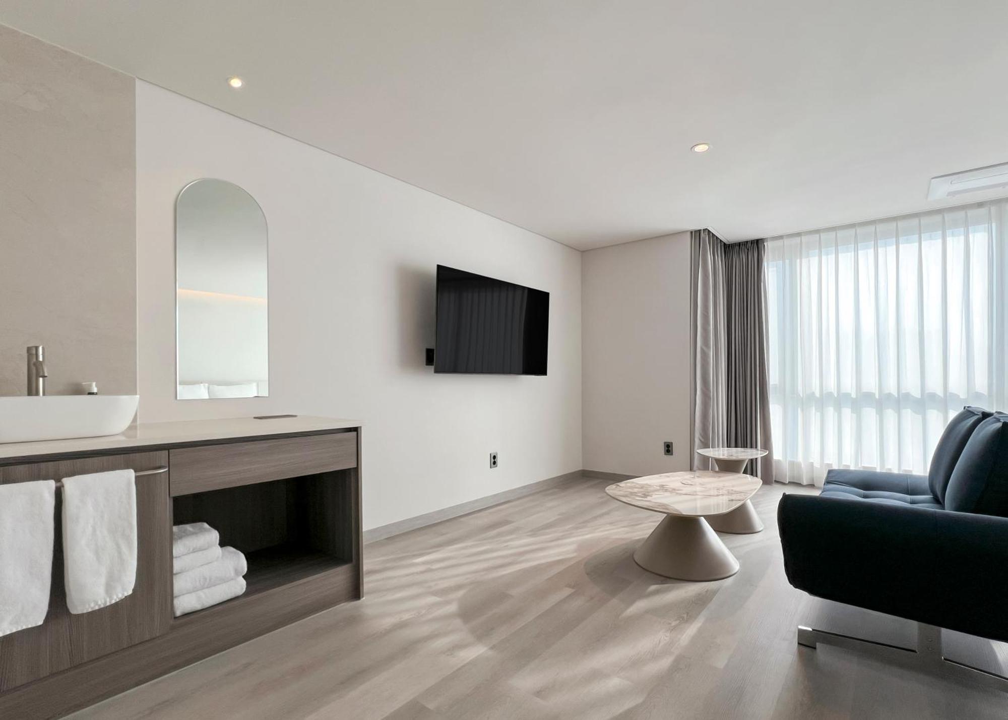 Ocean Suites Jeju Hotel Szoba fotó